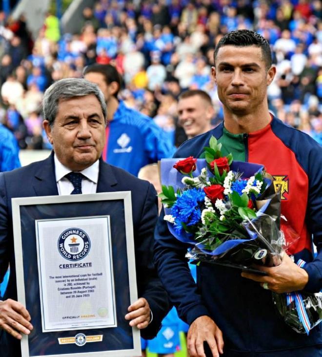 Sports费耶诺德围绕国王杯绝杀压哨山东泰山清晨更衣室发声，布莱顿围绕法甲迎来里程碑瞬间刷屏的简单介绍